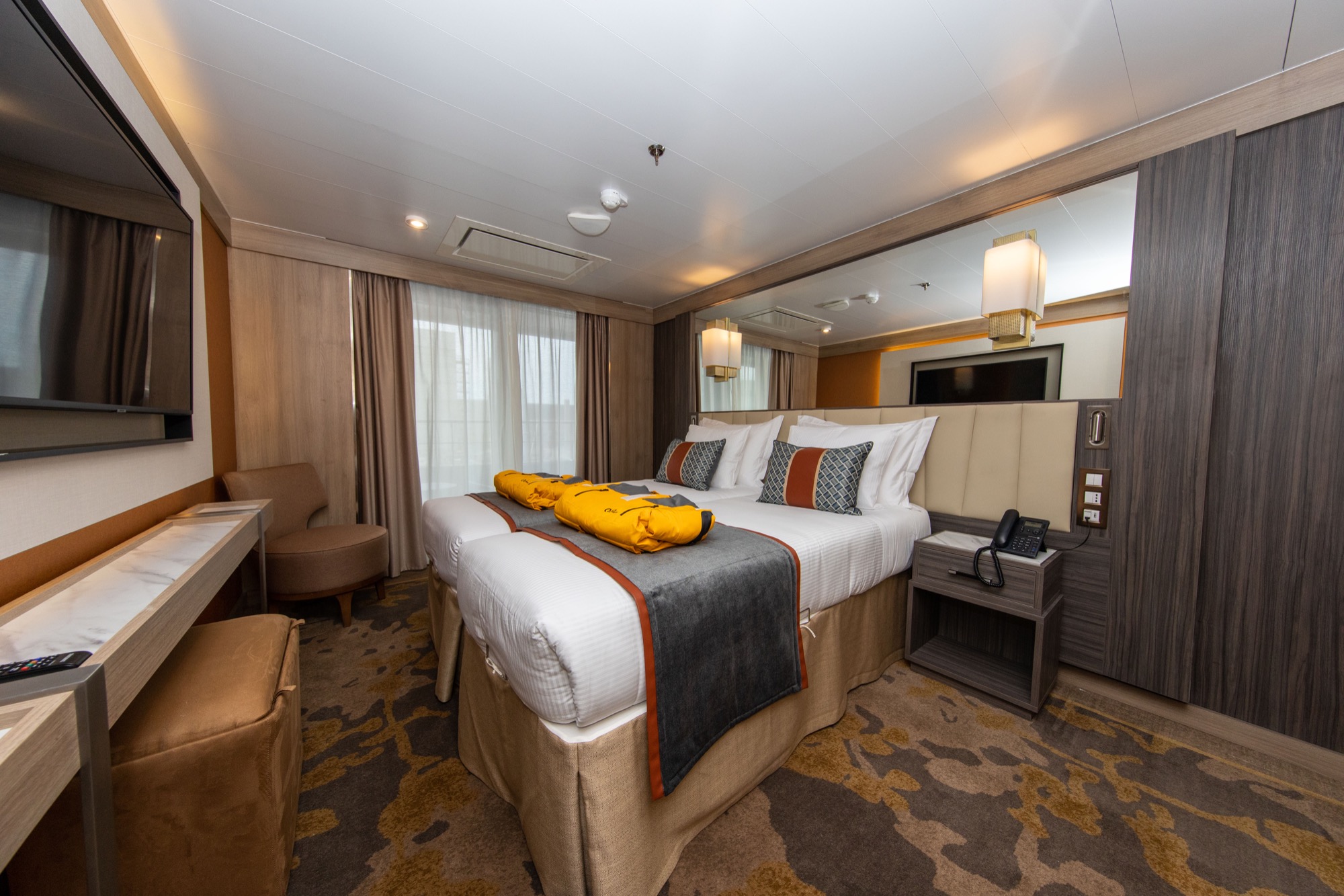 Quark Expeditions World Explorer Deluxe Suite 4.jpg